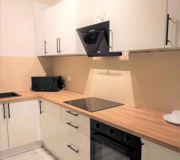 اتاق استاندارد, Rynek 9