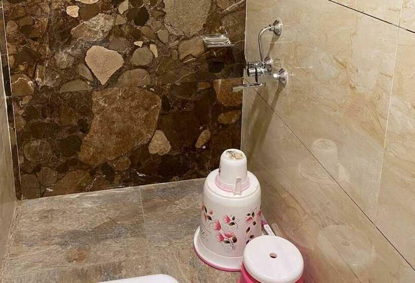 غرفة كلاسيكية ثلاثية, Oyo 80756 Pardesi