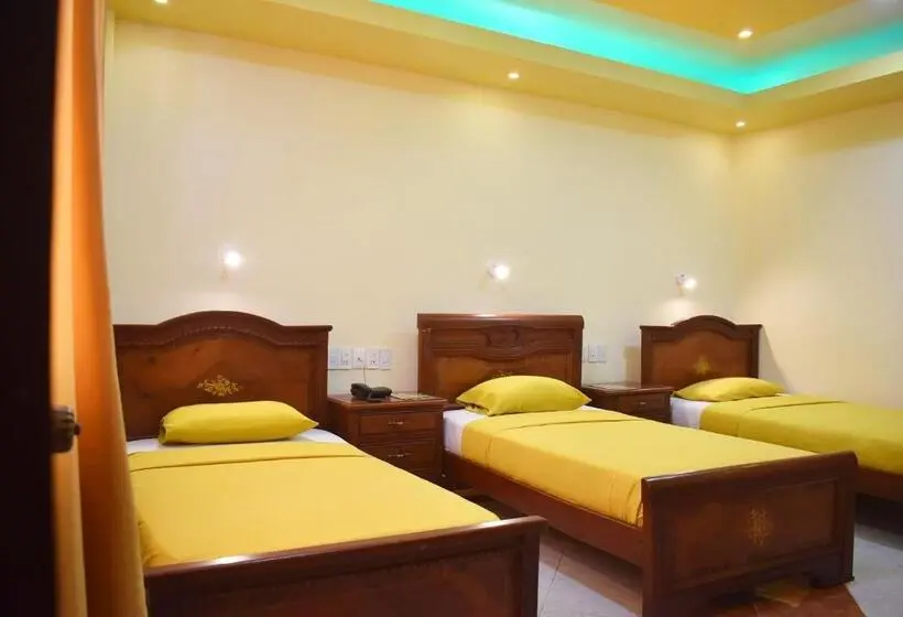 Standard Kolmen Hengen Huone, Hostal Galápagos   Guayaquil