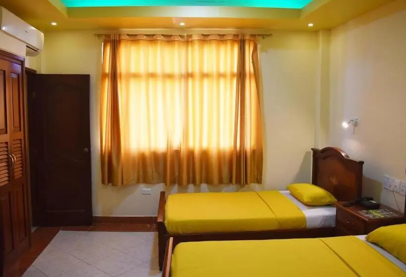 Standard Kolmen Hengen Huone, Hostal Galápagos   Guayaquil