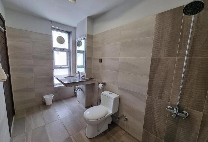 اتاق لوکس با تخت بزرگ, Grand Hotel Quetta