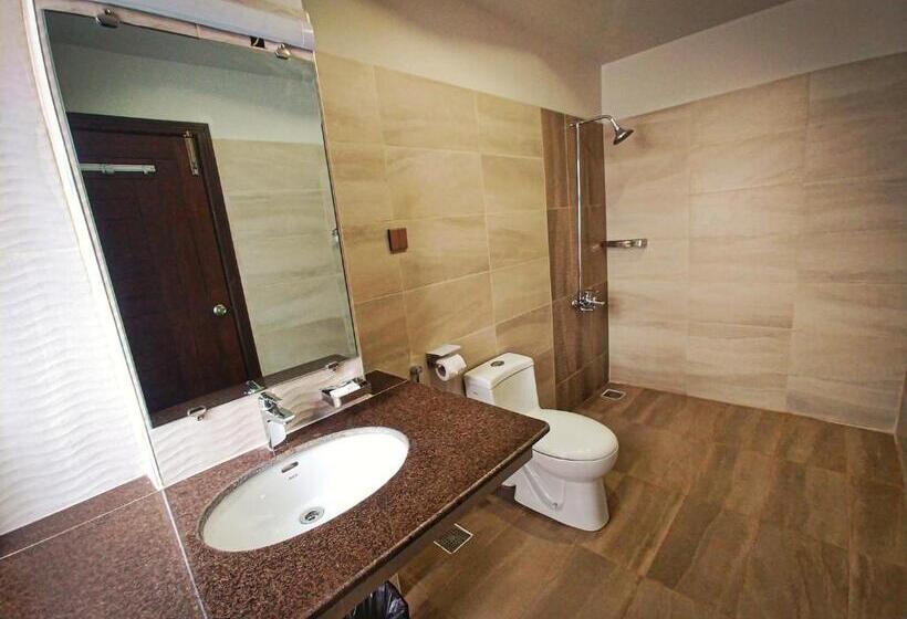 اتاق لوکس با تخت بزرگ, Grand Hotel Quetta