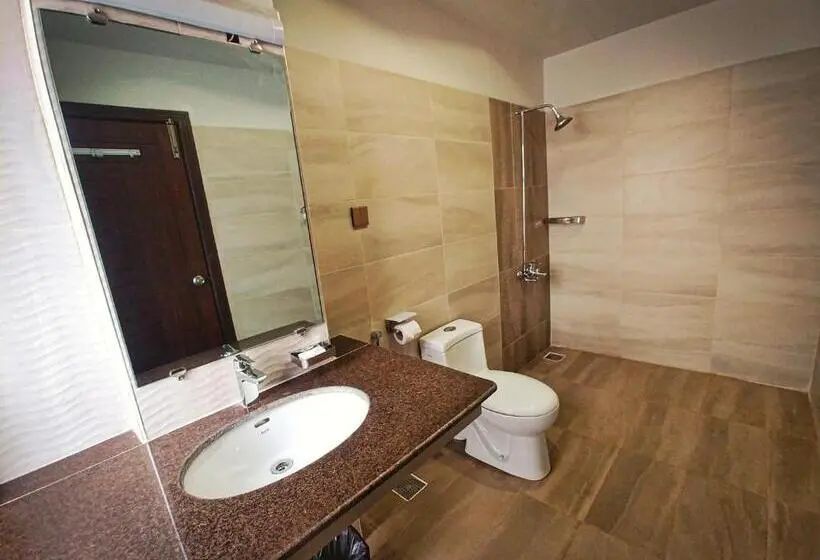 اتاق لوکس با تخت بزرگ, Grand Hotel Quetta