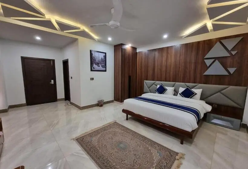 اتاق لوکس با تخت بزرگ, Grand Hotel Quetta