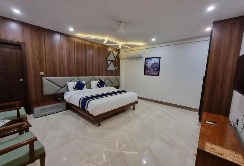 اتاق لوکس با تخت بزرگ, Grand Hotel Quetta