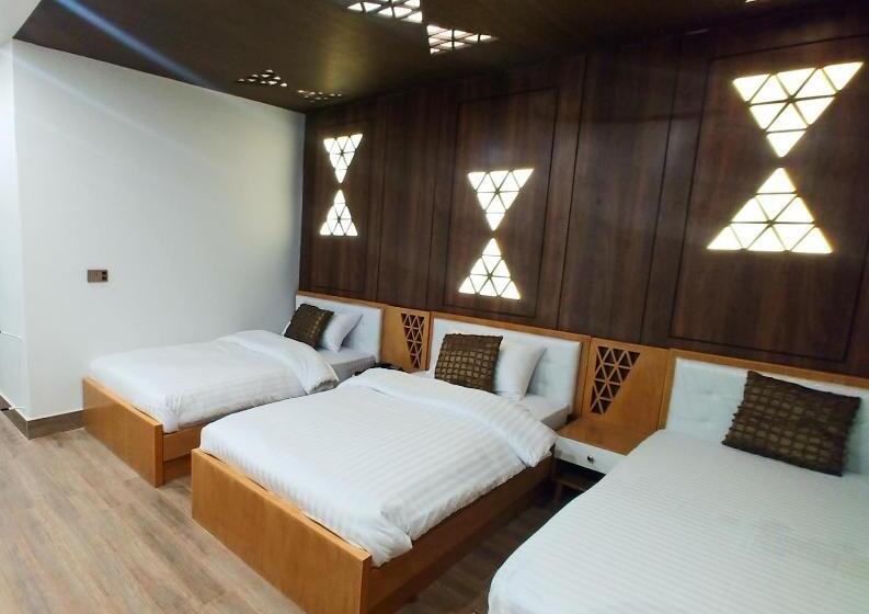 اتاق لوکس سه تخته, Grand Hotel Quetta