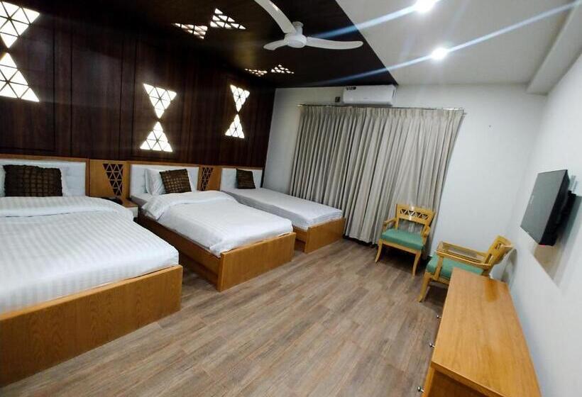 豪华三人间, Grand Hotel Quetta