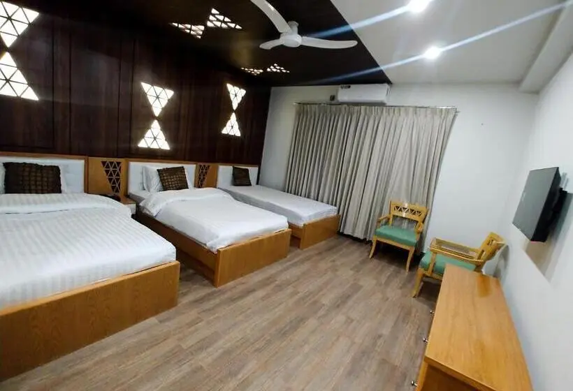 اتاق لوکس سه تخته, Grand Hotel Quetta