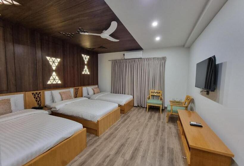 اتاق لوکس سه تخته, Grand Hotel Quetta