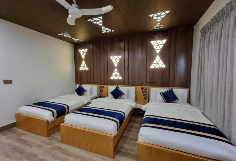 اتاق لوکس سه تخته, Grand Hotel Quetta