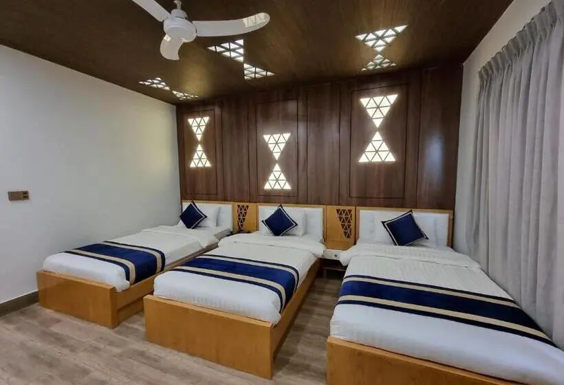 اتاق لوکس سه تخته, Grand Hotel Quetta
