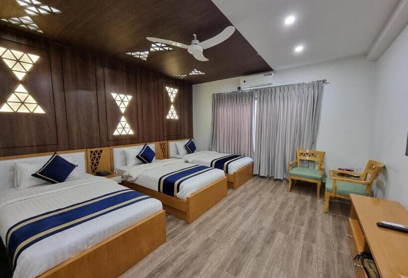 اتاق لوکس سه تخته, Grand Hotel Quetta