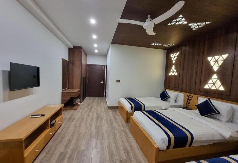 豪华三人间, Grand Hotel Quetta