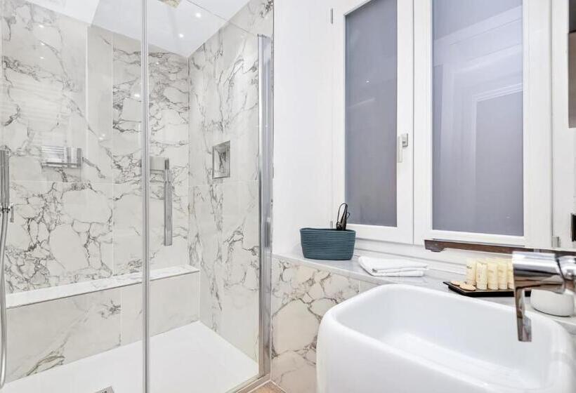 اتاق لوکس, Nelli Rooms Via Biassa