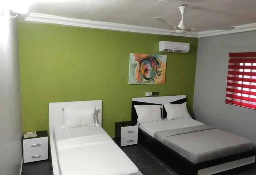 اتاق استاندارد سه نفره, Room In Guest Room   Deluxe Twin Beds That Sleeps 3 In Royal Blue Guest House And Bar