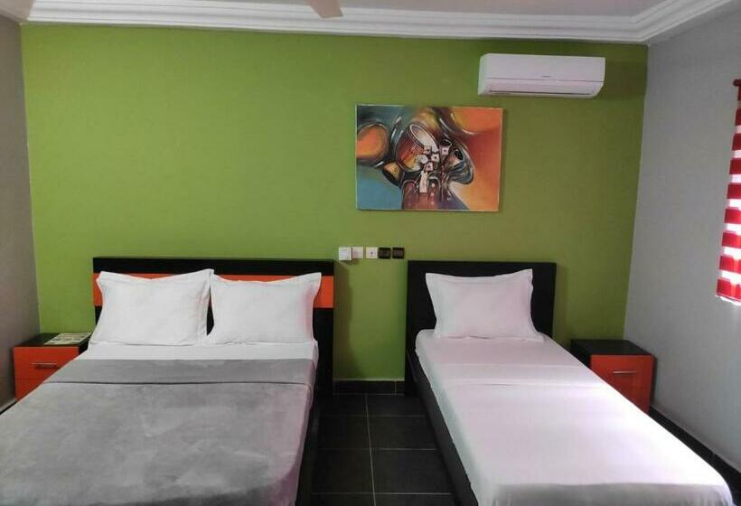 اتاق استاندارد سه نفره, Room In Guest Room   Deluxe Twin Beds That Sleeps 3 In Royal Blue Guest House And Bar