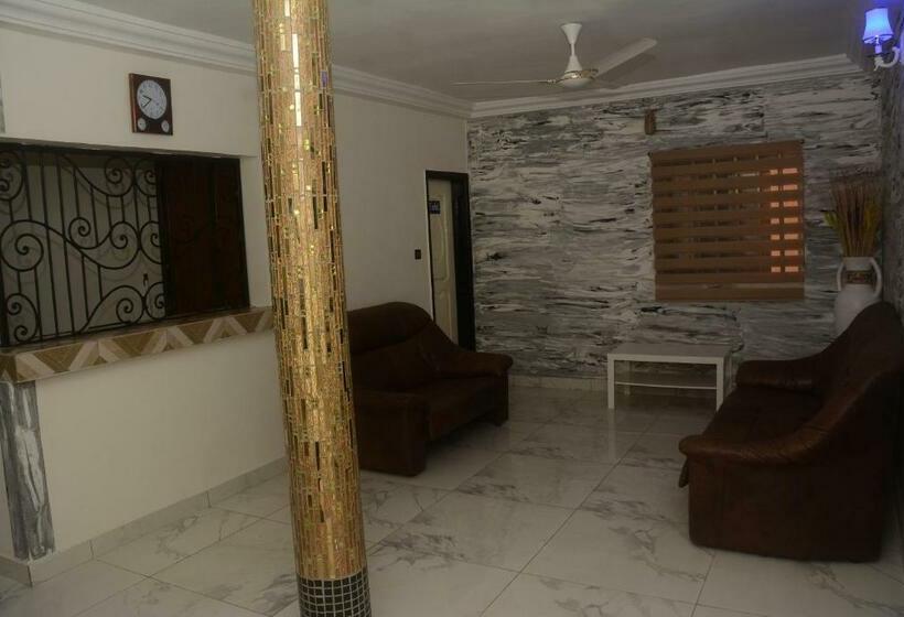 اتاق استاندارد سه نفره, Room In Guest Room   Deluxe Twin Beds That Sleeps 3 In Royal Blue Guest House And Bar