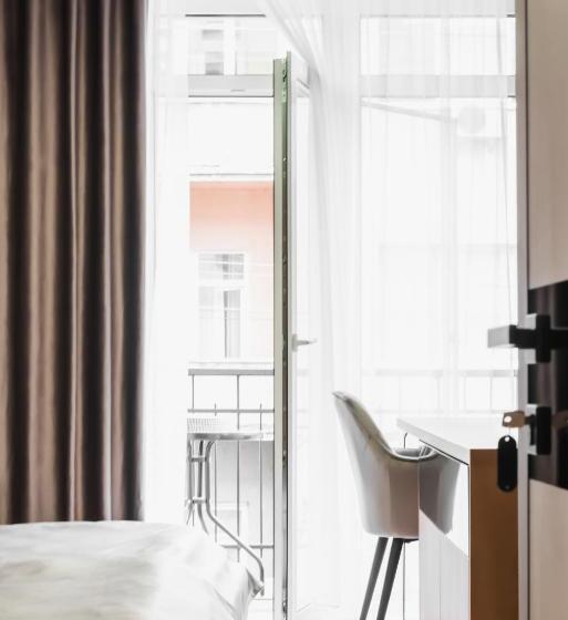 اتاق استاندارد با بالکن, Miracle Place