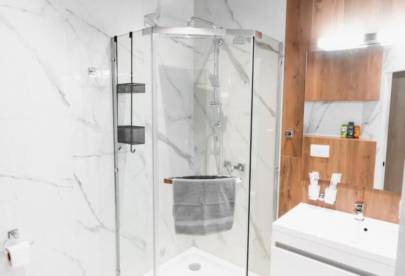 اتاق استاندارد چهارنفره با بالکن, Miracle Place