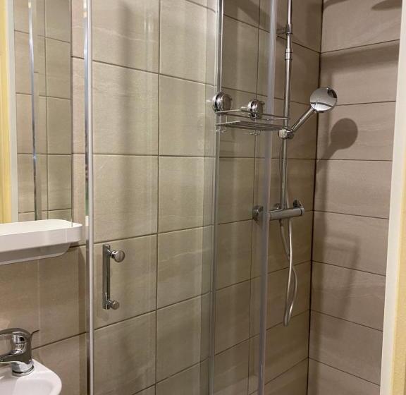 スタンダードルーム, La Chambre D Angèle