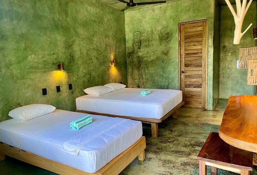 חדר דלוקס לשלושה, Cocos