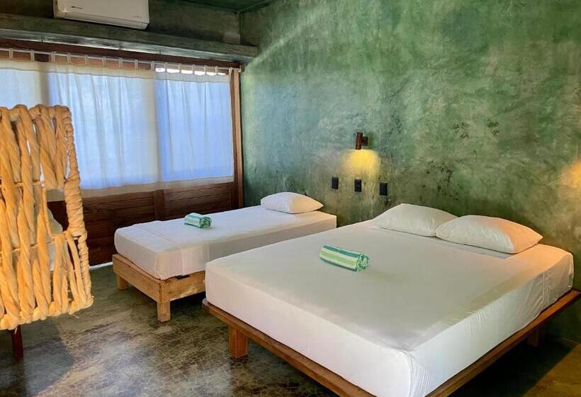 חדר דלוקס לשלושה, Cocos