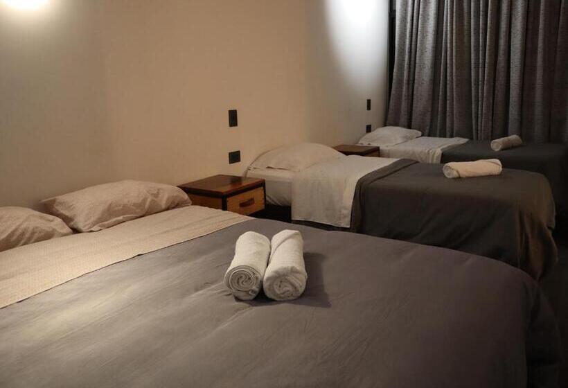 家庭间, Hostal Litoral