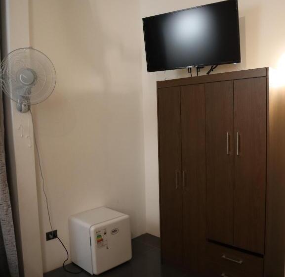 家庭间, Hostal Litoral