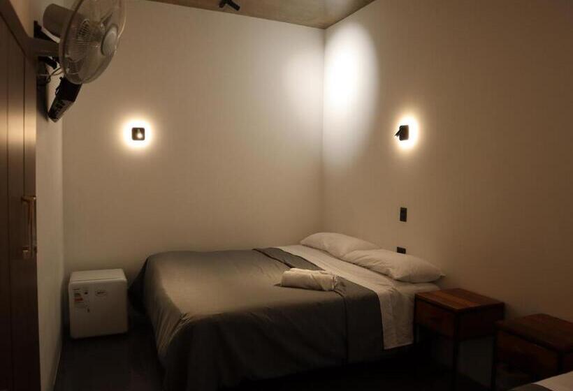 스탠다드 트리플 룸 풀장 전망, Hostal Litoral