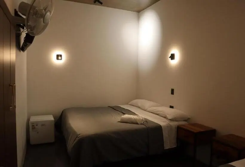 プールの見えるスタンダードトリプルルーム, Hostal Litoral