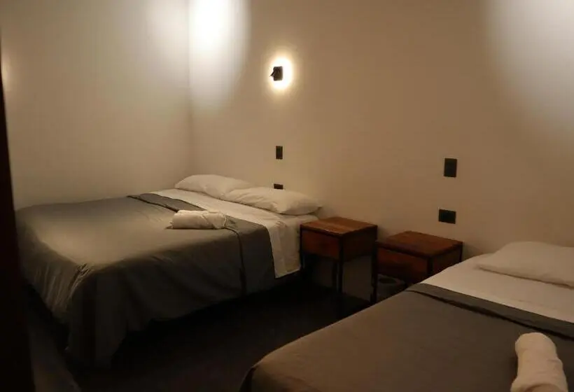プールの見えるスタンダードトリプルルーム, Hostal Litoral