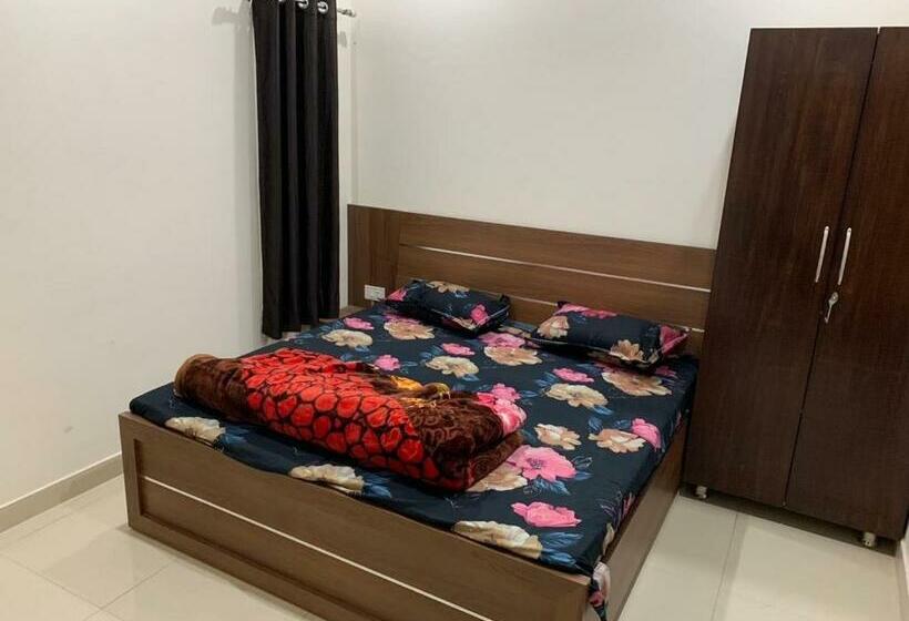 디럭스 트리플 룸, Pop 80627j  Crowne Plaza