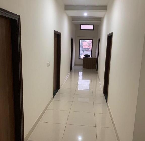 디럭스 트리플 룸, Pop 80627j  Crowne Plaza