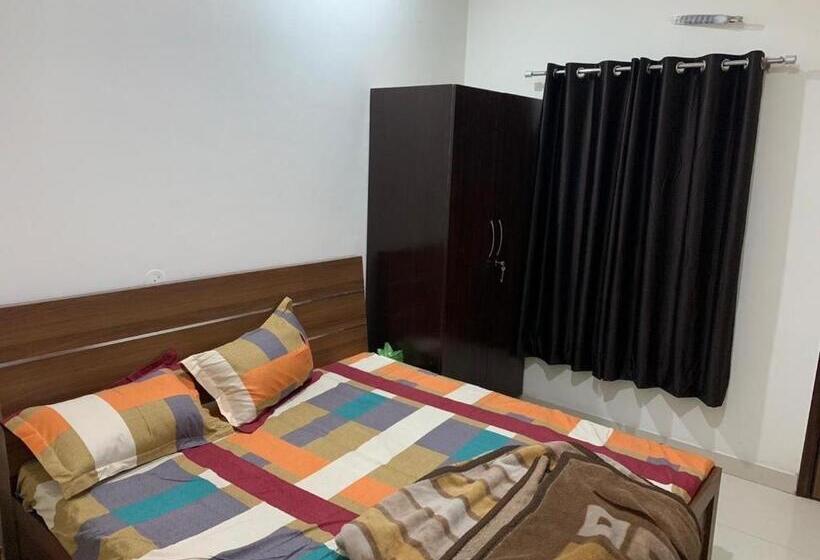 디럭스 트리플 룸, Pop 80627j  Crowne Plaza