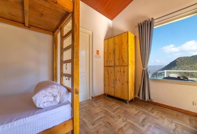 מיטה בחדר משותף, Zostel Plus Nainital