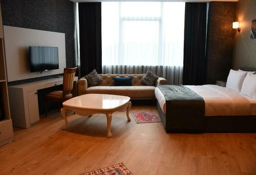 חדר משפחתי, Hmz Luxury