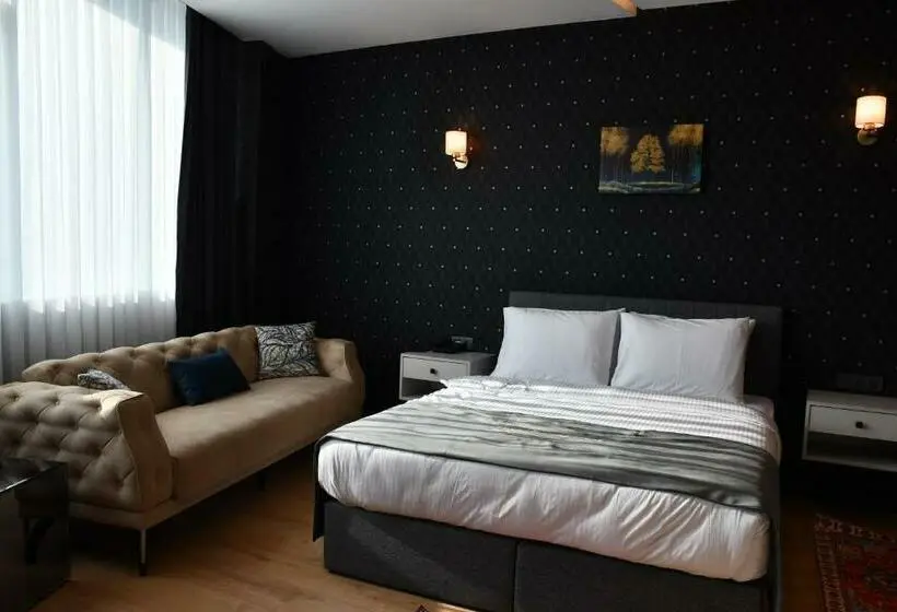 Perhehuone, Hmz Luxury