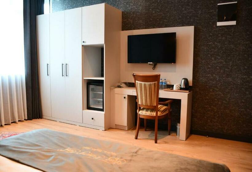 חדר משפחתי, Hmz Luxury