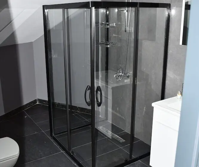 Perhehuone, Hmz Luxury