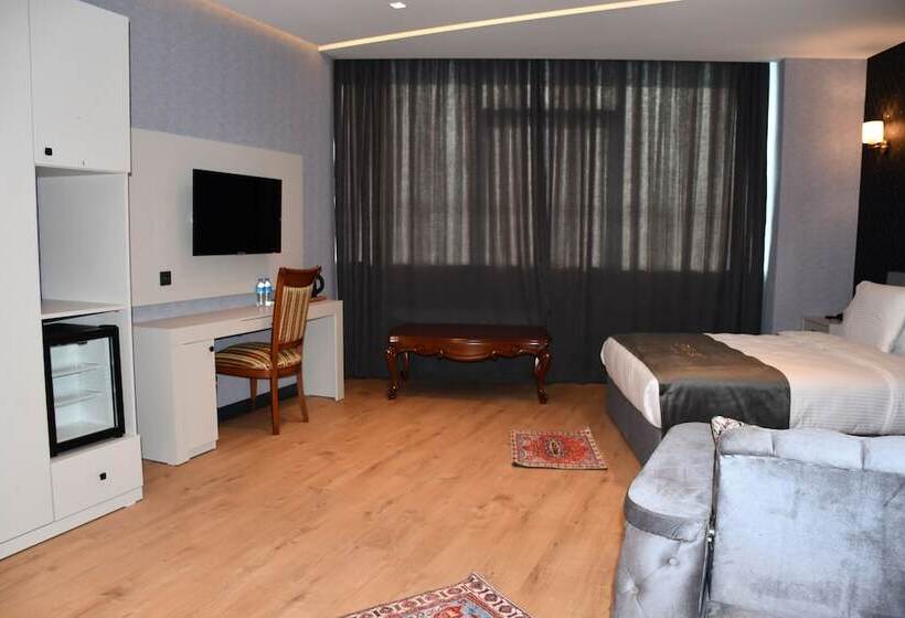 חדר משפחתי, Hmz Luxury