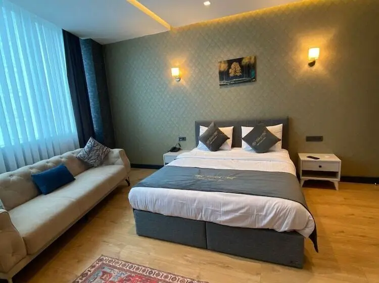 Perhehuone, Hmz Luxury