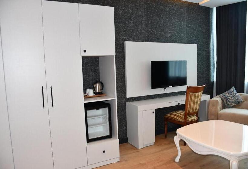 חדר משפחתי, Hmz Luxury