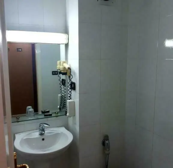 اتاق استاندارد با چشمانداز باغ, New Pola