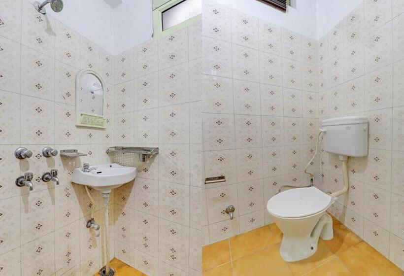 Triple Classic Room, Oyo Flagship 80636 Ganga View Harry Stay