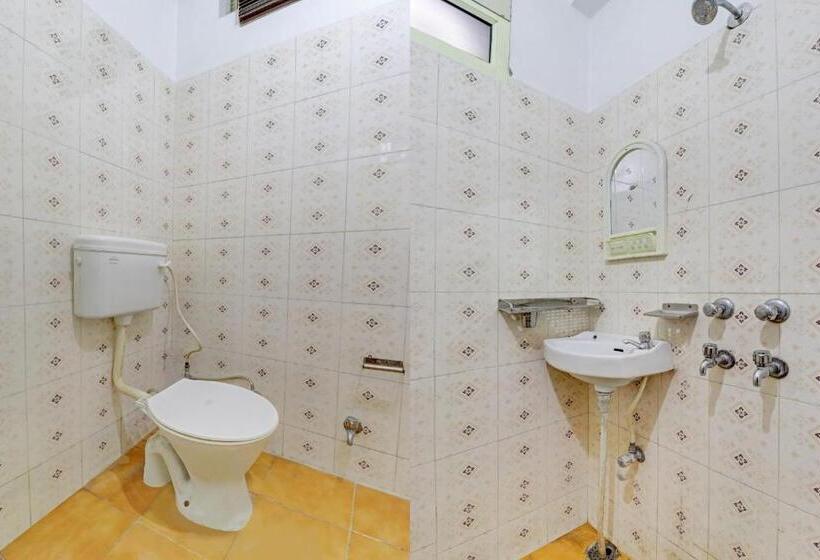 Triple Classic Room, Oyo Flagship 80636 Ganga View Harry Stay