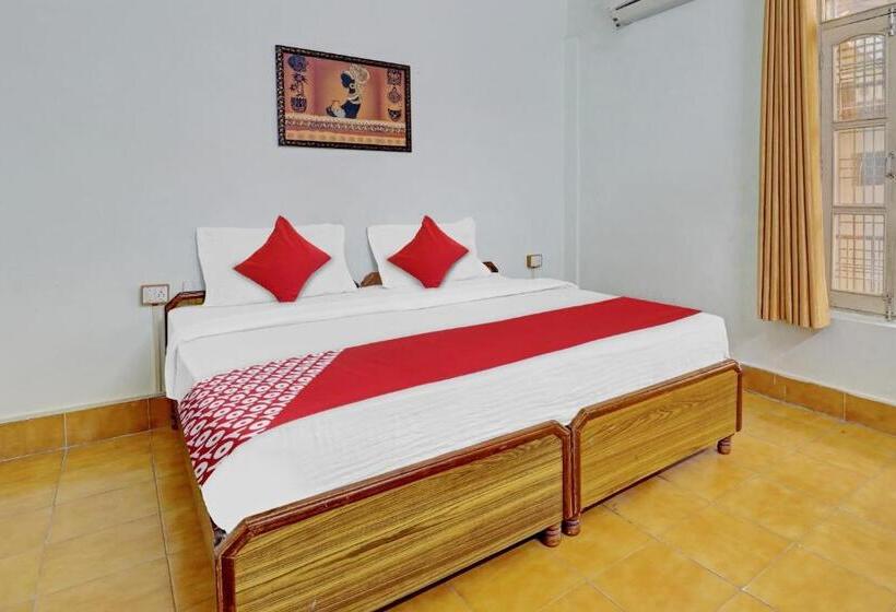 Triple Classic Room, Oyo Flagship 80636 Ganga View Harry Stay