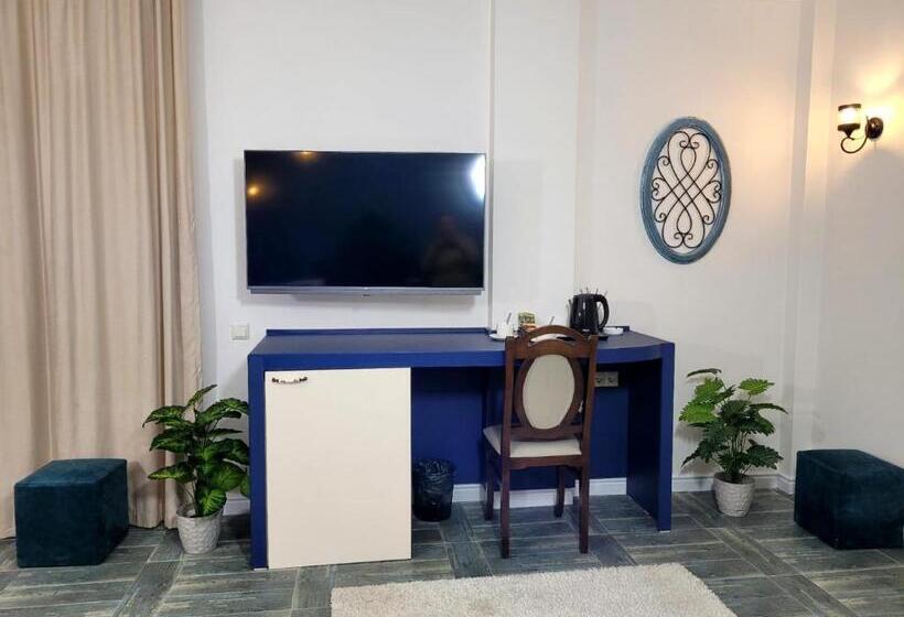 اتاق لوکس با بالکن, River Boutique