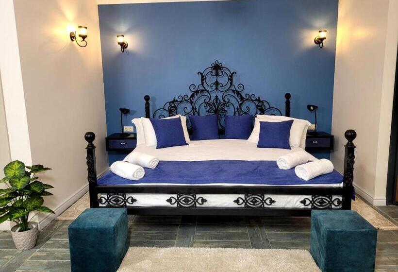 اتاق لوکس با بالکن, River Boutique