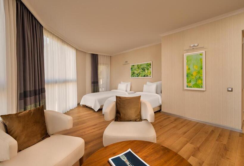 جناح عائلي, Rixos Park Belek, The Land of Legends Access