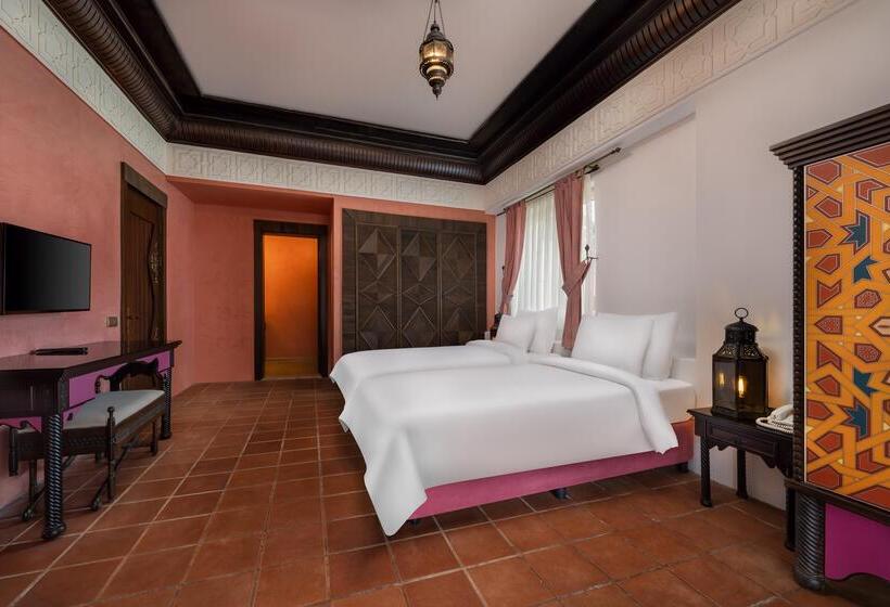 جناح مزود بجاكوزى, Rixos Park Belek, The Land of Legends Access